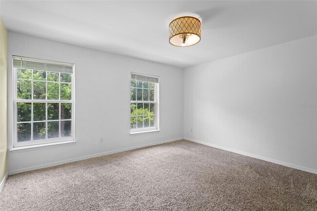 Building Photo - 754 Centervale Dr