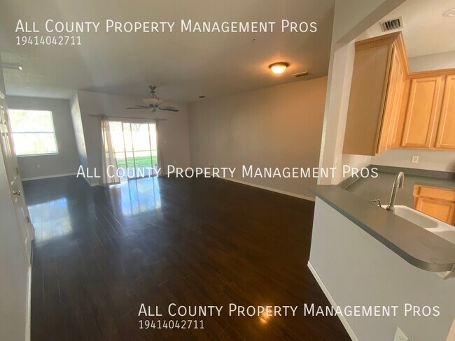 Building Photo - 3429 Parkridge Cir