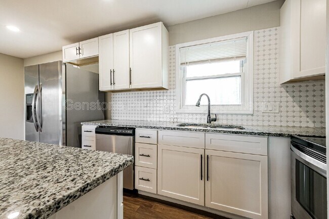 Building Photo - 5362 Montezuma Dr