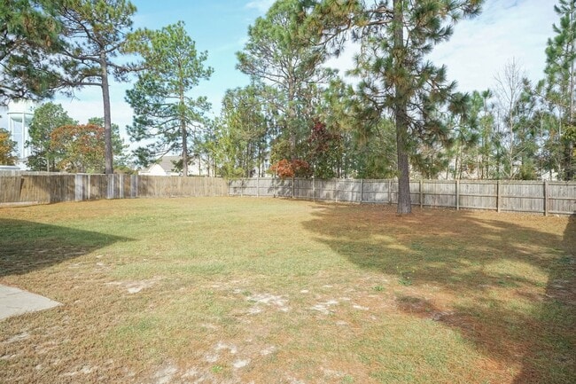 Building Photo - Gorgeous Three Bedroom Home!