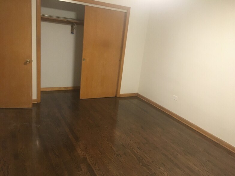 bed1 closet - 5755 W Lawrence Ave