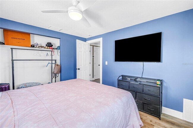 Building Photo - 354 74th Ave NE