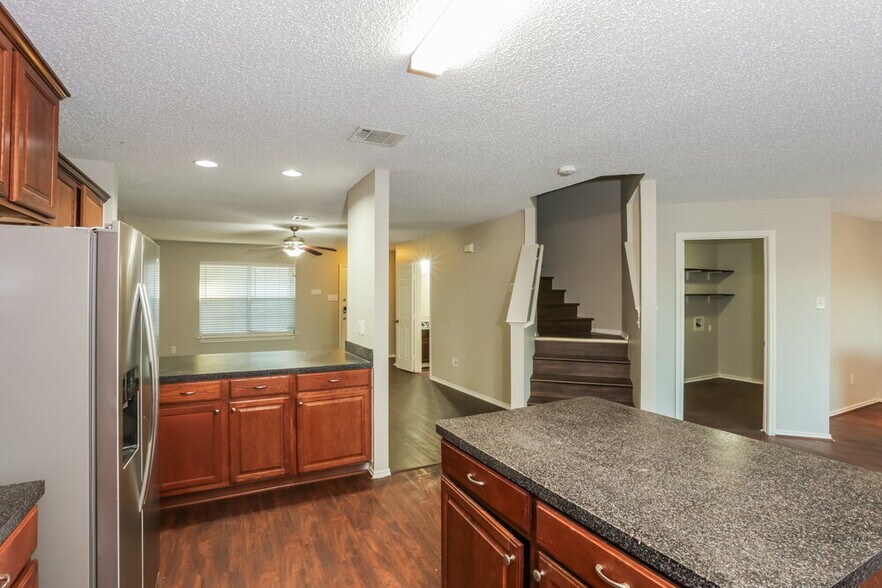 Building Photo - 9936 Sparrow Hawk Ln