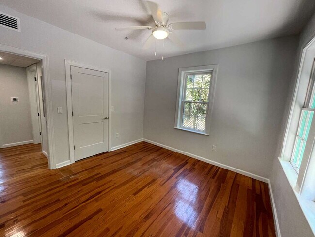 Building Photo - Recently remodeled 2/1 in Midtown!