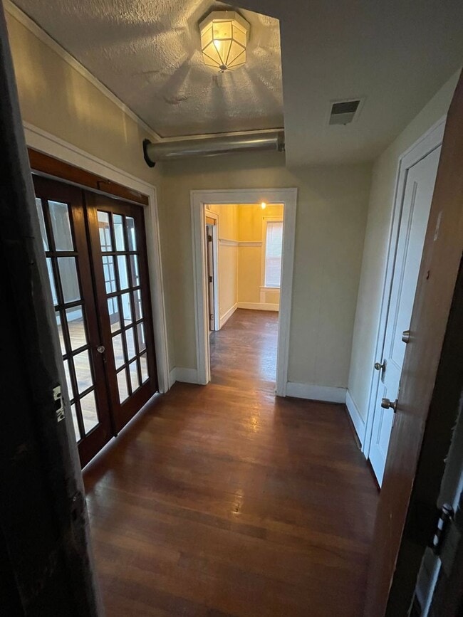 Building Photo - CASS D Apartments-5338