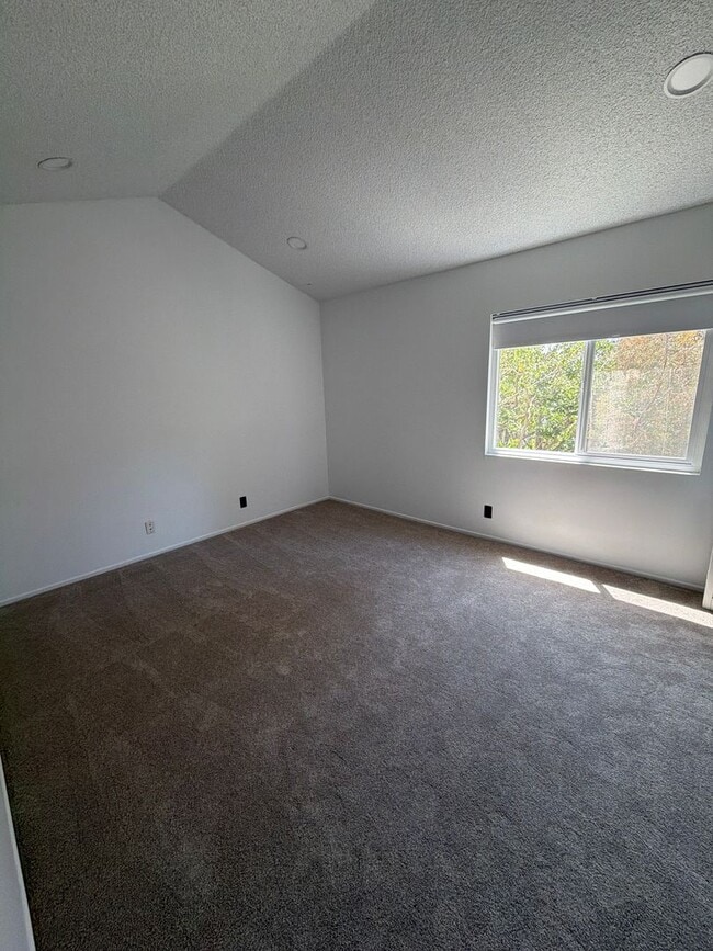 Building Photo - 3 BEDROOM ELEGANCE IN MISSION VIEJO'S PRESTIGIOUS CALIFORNIA COLONY