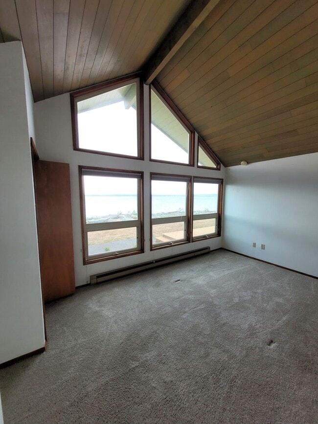 Building Photo - 5507 Haida Way
