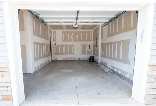 Building Photo - 8015 Ellendale Dr