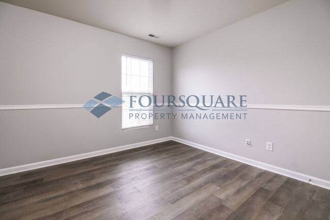 Building Photo - Single Family | Back Patio | Two- Car Gara...