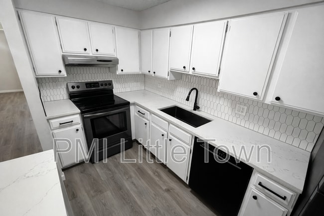 Building Photo - 2301 E Fremont Ave