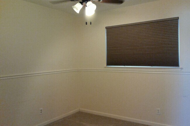 Building Photo - Lovely 3 Bedroom 1.5 Bath in Clovis