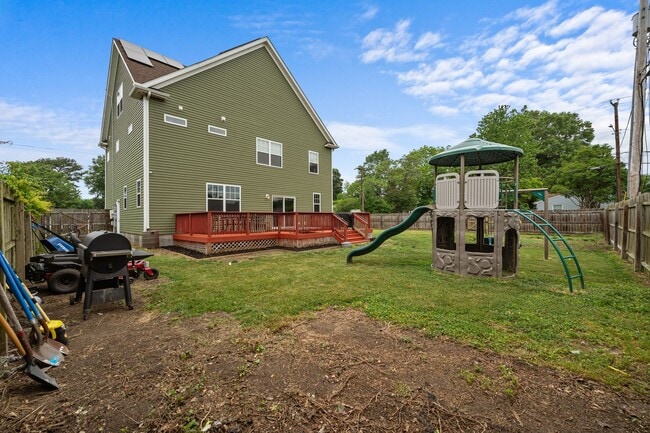 Building Photo - Spacious 6-Bedroom Home with Private Backy...