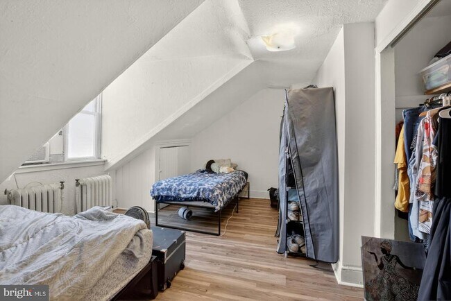 Building Photo - 916 Pine St