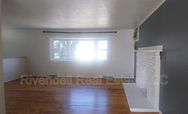 Building Photo - 524 S Victor Way