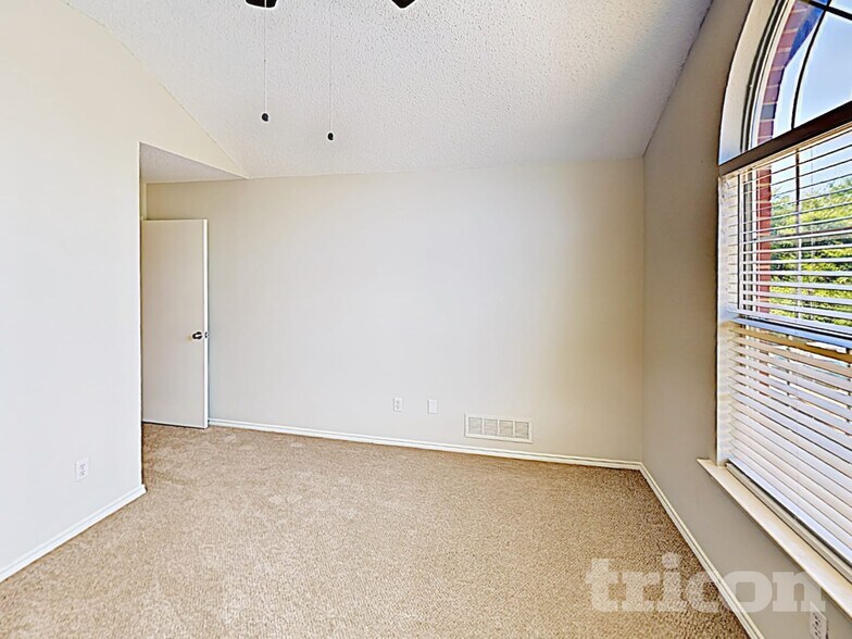 Building Photo - 1105 Parker Ct
