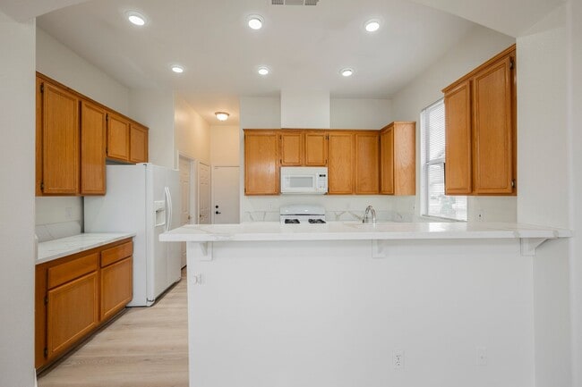 Building Photo - Honey, I’m Home! This Lovely 3 Bedroom, Two-Story Home Is Located In Summerlin.
