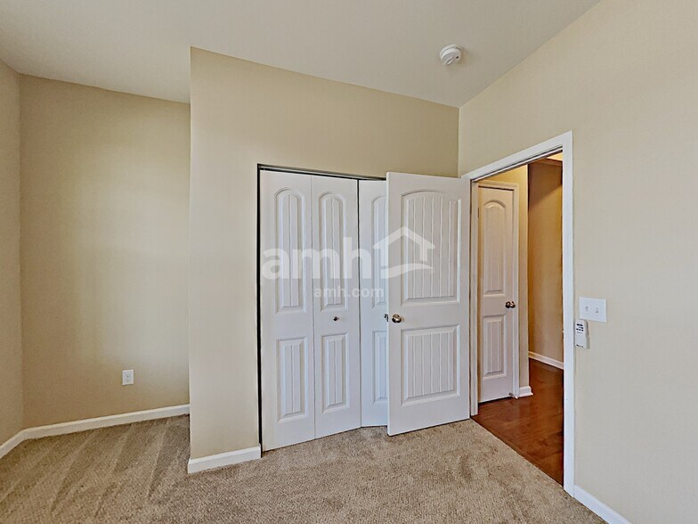 Building Photo - 207 S Dunnwood Ln