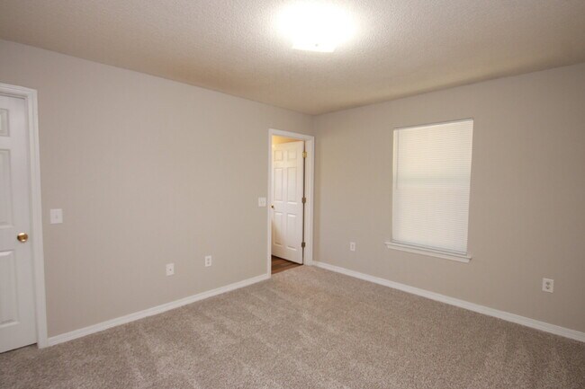 Building Photo - 3BR/2BA Southwest Pensacola Home with 1-Car Garage, Garden Tub Primary Suite & Convenient Access ...