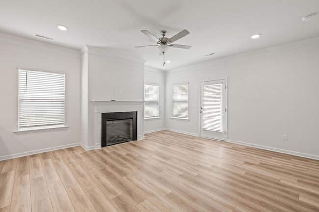 Building Photo - 326 Red Tail Dr