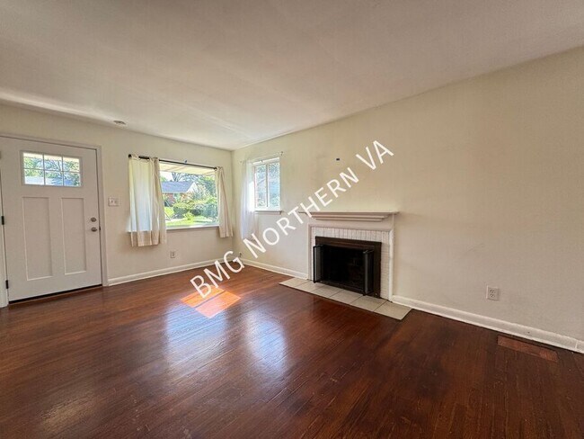 Building Photo - 7046 Lee Park Ct