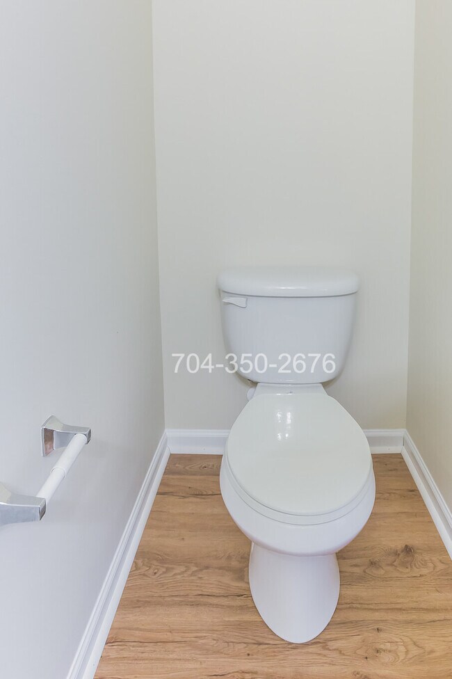 Building Photo - 1941 Pheasant Glen Rd