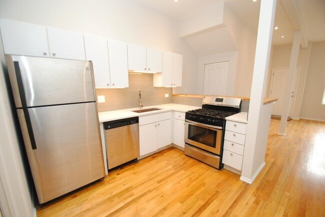 Primary Photo - 2 bedroom in Chicago IL 60612