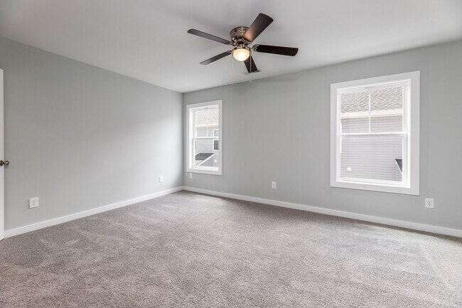 Building Photo - Move In Special! 3 Bedroom Townhome each w...