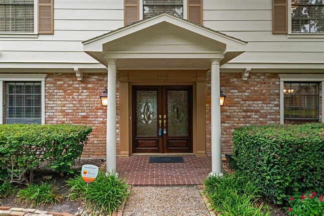 Building Photo - 527 Briar Knoll Dr