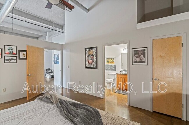 Building Photo - 360 W Pershing Rd