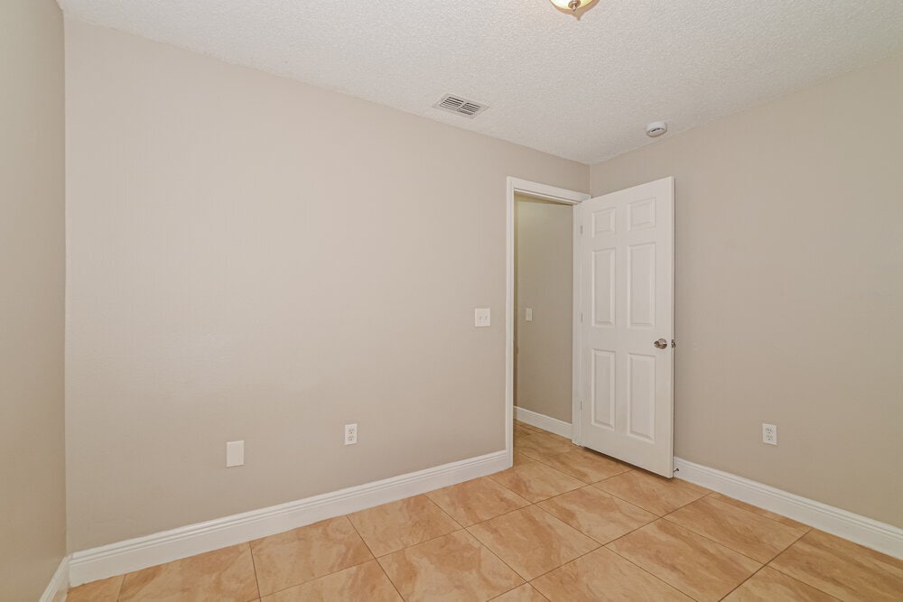 Building Photo - 457 Regal Downs Cir