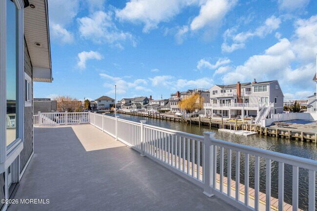 Building Photo - 326 Cutter Ln