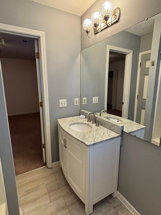 Building Photo - 1460 Crowndale Dr