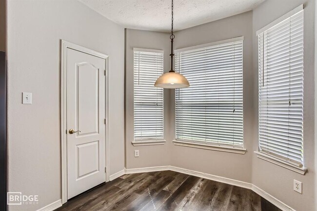 Building Photo - 3138 Red Rover Ct