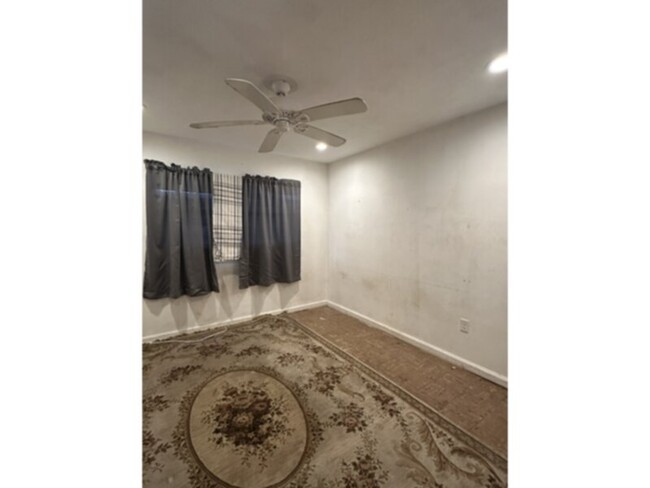Building Photo - 434 Fairfax Dr