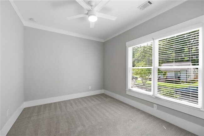 Building Photo - 254 Lamon Ave SE