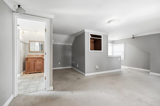 Building Photo - 908 Shroyer Rd