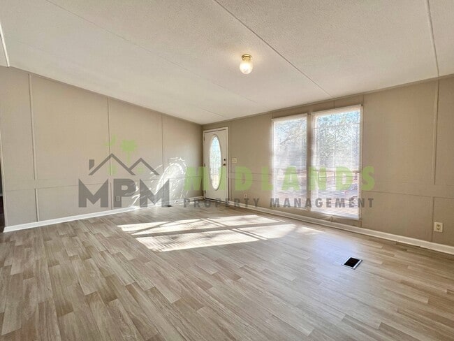 Building Photo - 323 Tabor Dr