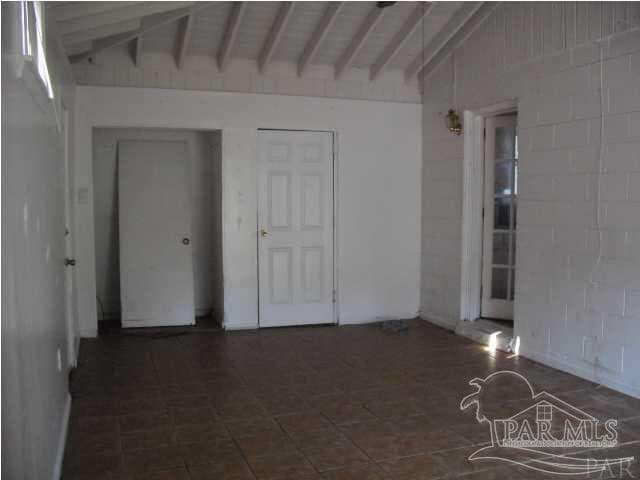 Building Photo - 701 E Montclair Rd