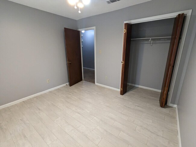 Building Photo - 3419 Thresher Dr