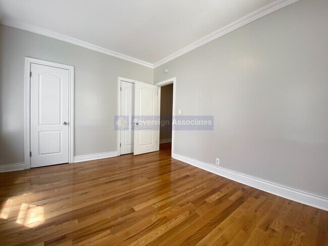 Building Photo - 213 Bennett Avenue