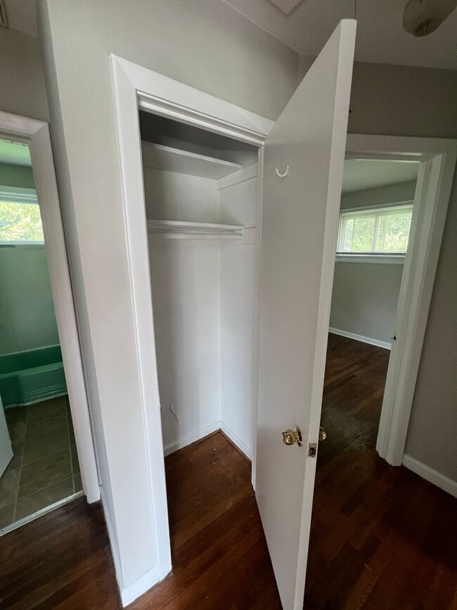 Building Photo - Very Spacious 3 bdrm/1 bth House Located in Henrico's West End!!