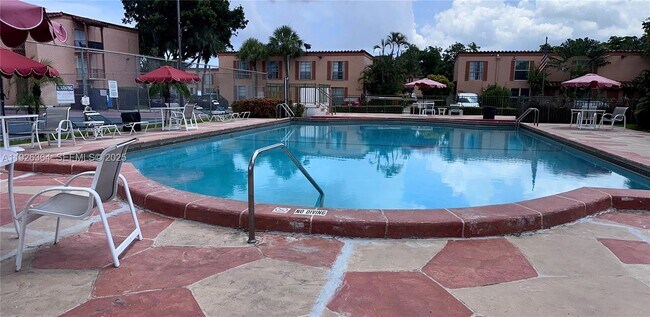 Building Photo - 7208 Fairway Dr