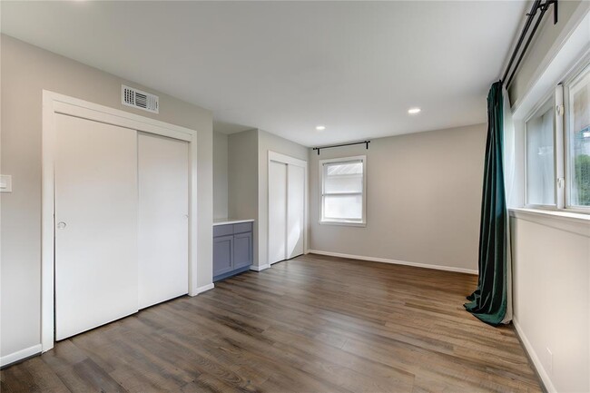 Building Photo - 6026 Clarewood Dr
