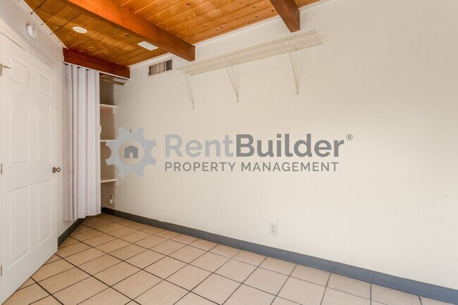 Building Photo - 1605 Coal Ave SE