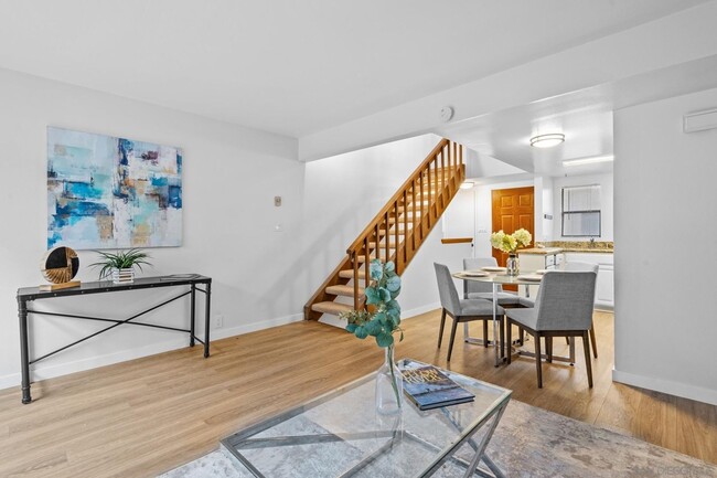 Building Photo - Upgraded 1 Bedroom, 1 Bath Townhome in Pri...