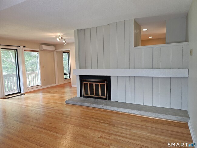 Building Photo - 83 Mallard Dr