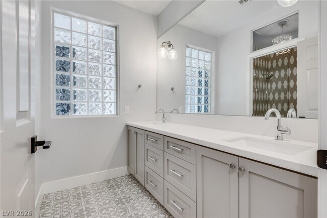 Building Photo - 2508 Sandilands Dr