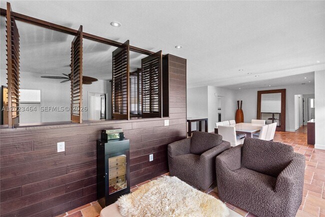 Building Photo - 10190 Collins Ave