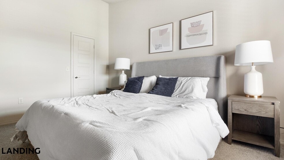 Building Photo - 701 W 101st Pl S