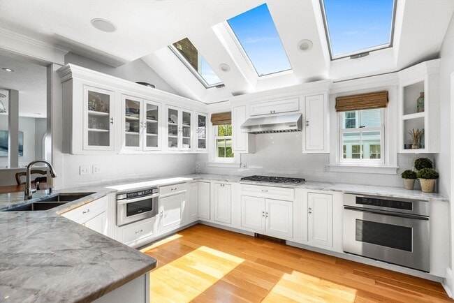 Building Photo - 15 Sheldon Rd